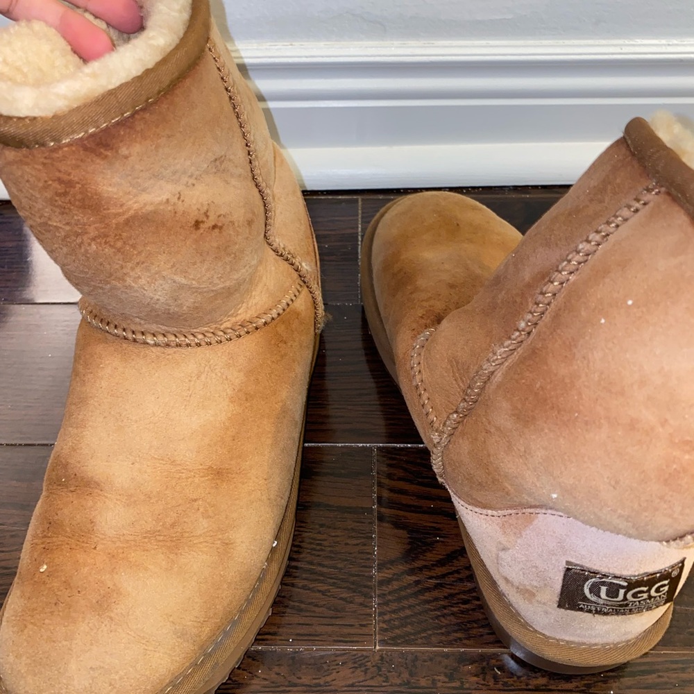 Uggs - Picture 2 of 2